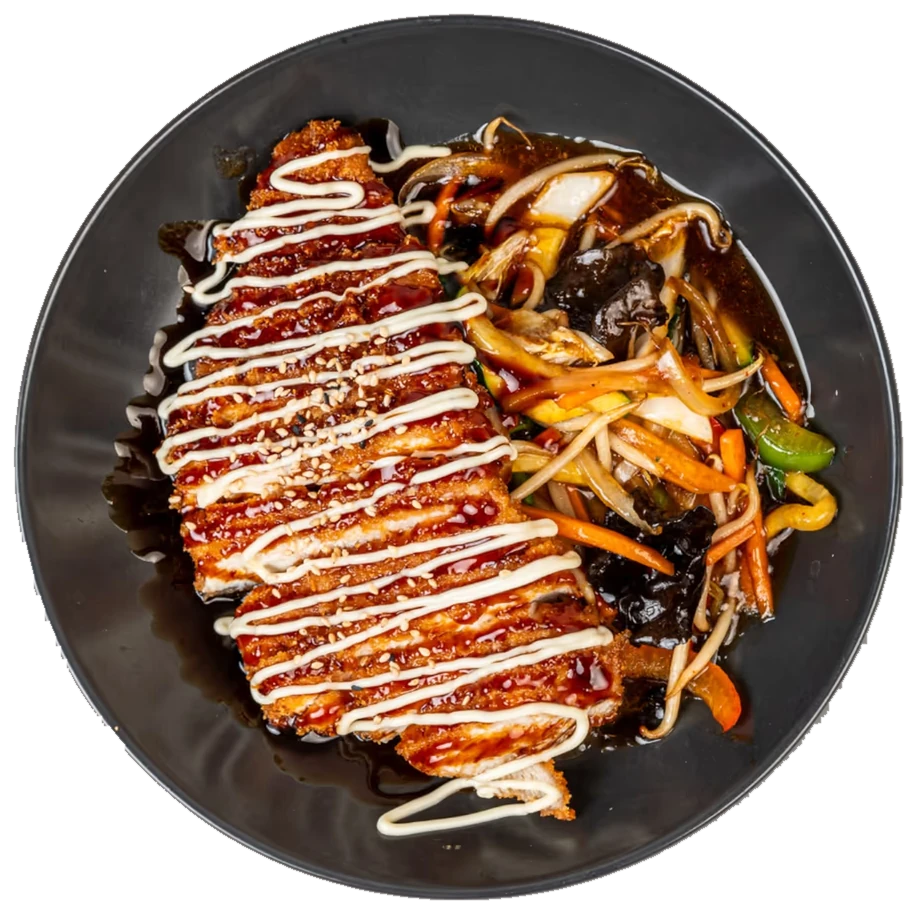 Knuspriges Schnitzel mit Gemüse-Stir-Fry, frisch zubereitet bei Seoul Kitchen im Hafen