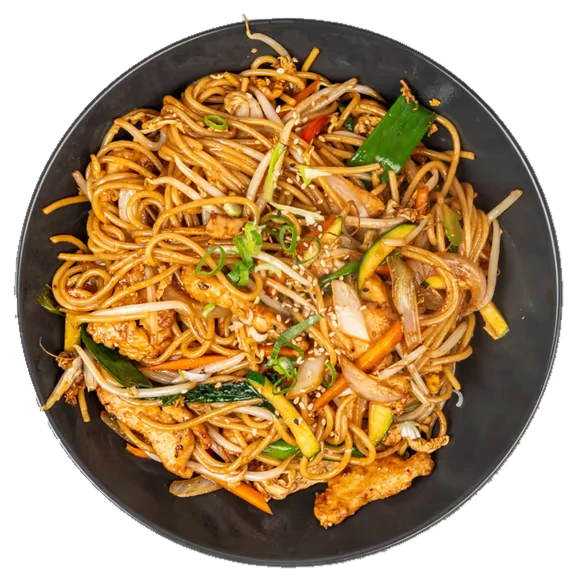 Bokkummyun mit Hähnchenfleisch – gebratene Nudeln mit Hähnchen, Gemüse und Ei